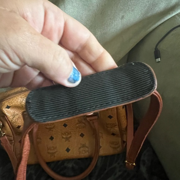 Mcm crossbody and wallet combo in pristine condition no callouts!!!!! - Picture 9 of 16